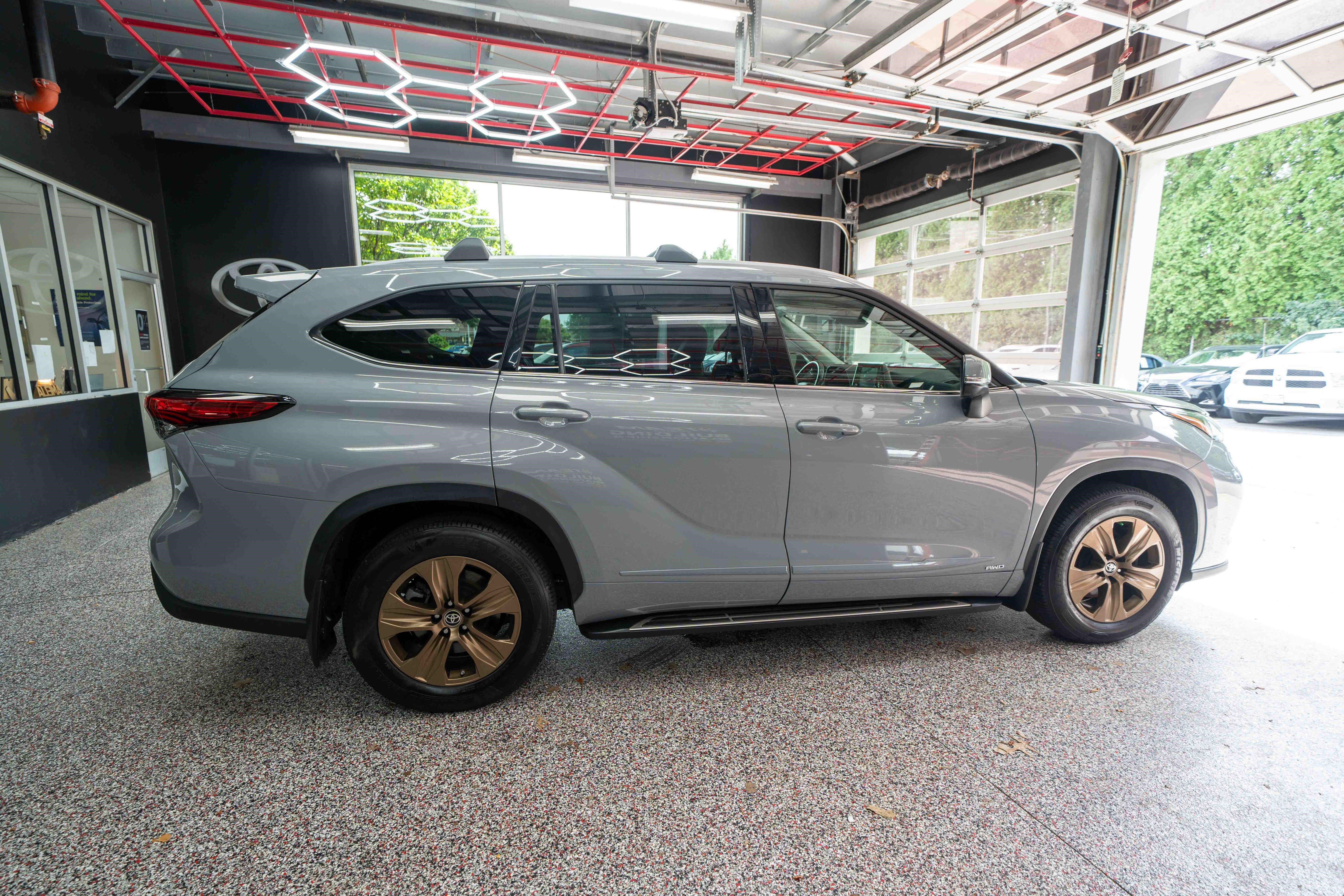 Used 2022 Toyota Highlander Bronze Edition AWD/4WD image 4