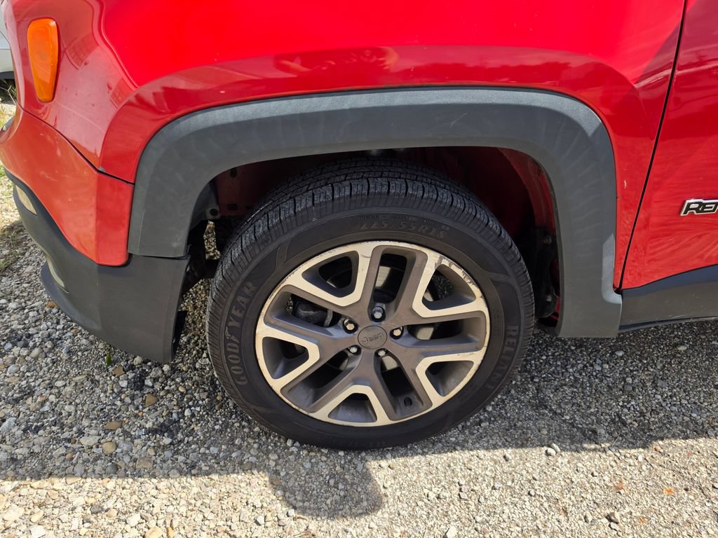 Used 2016 Jeep Renegade Latitude w/ Popular Equipment Group AWD/4WD image 3