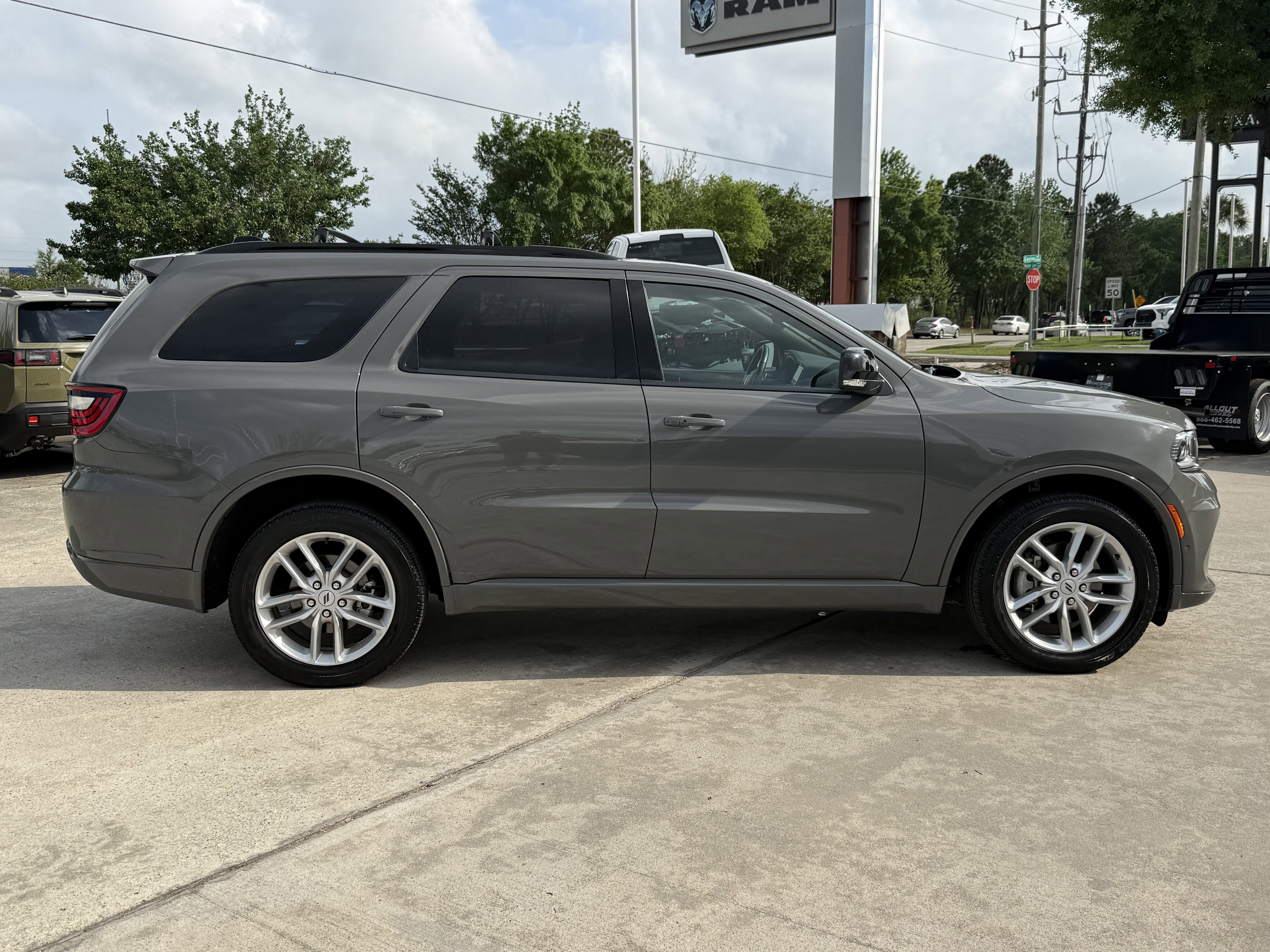 Used 2025 Dodge Durango GT image 8