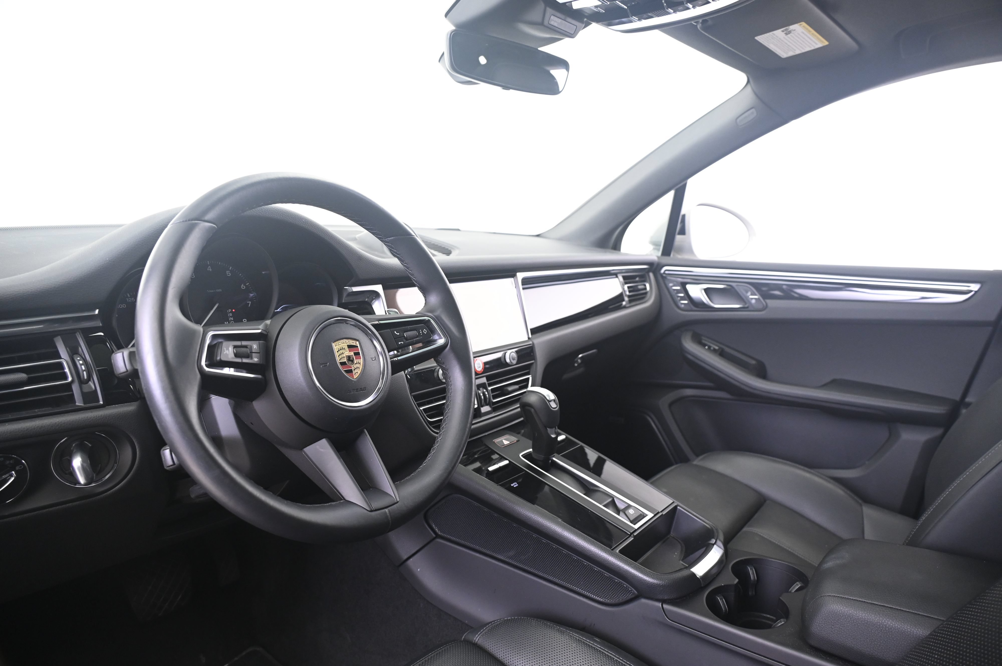 Certified 2023 Porsche Macan AWD/4WD image 28