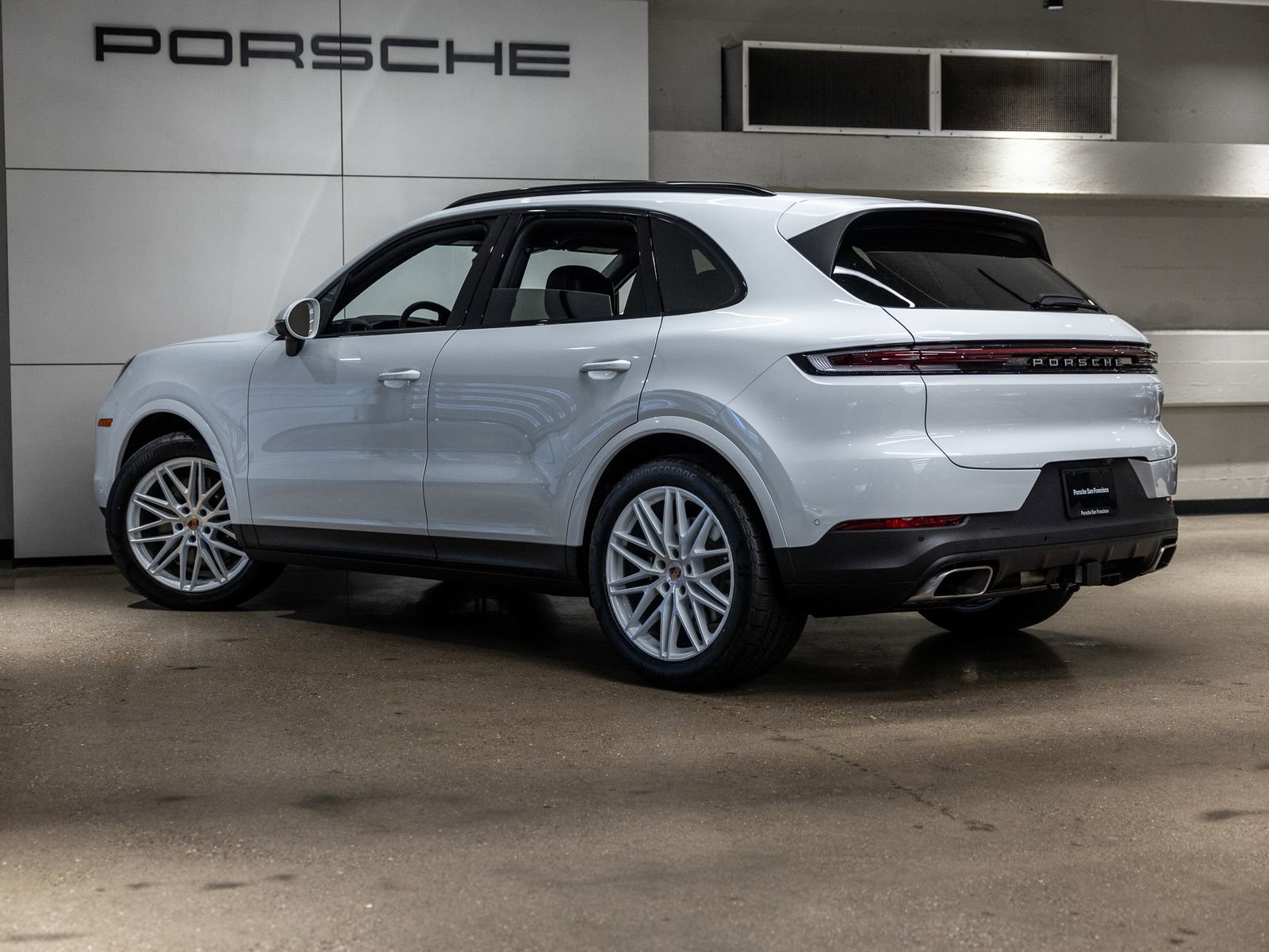 Certified 2025 Porsche Cayenne image 3