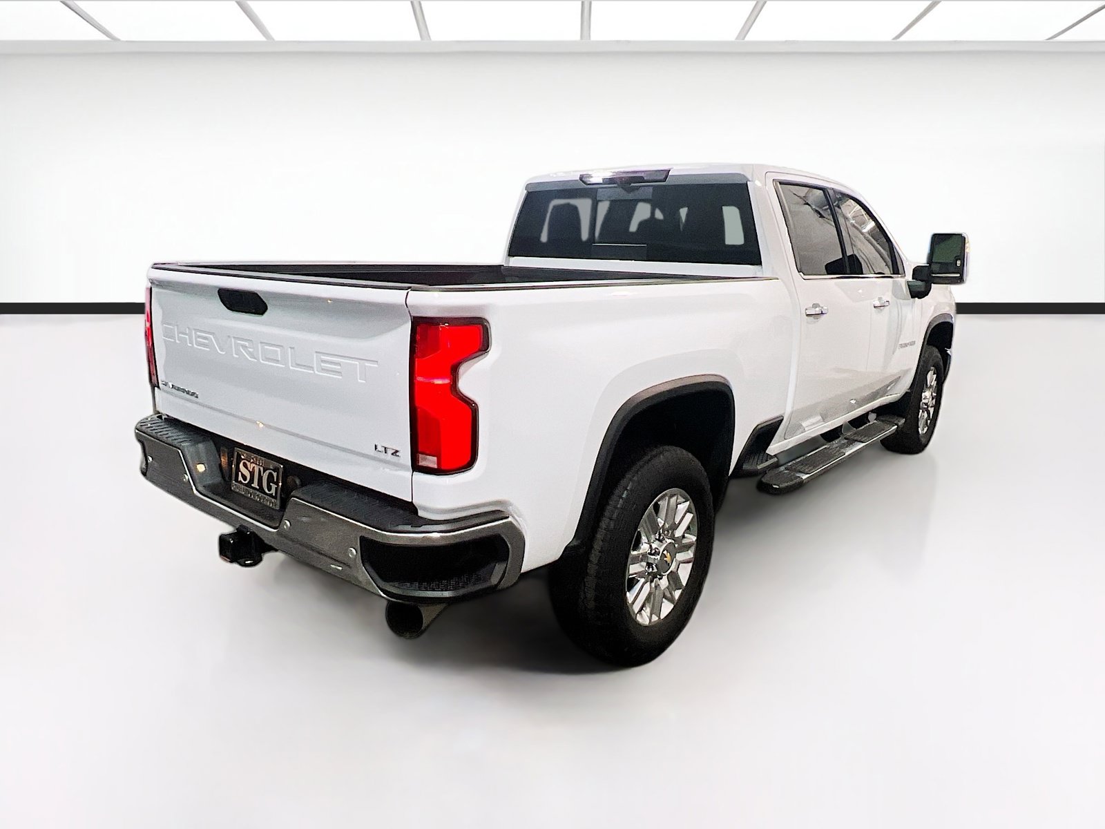 Used 2024 Chevrolet Silverado 3500 LTZ AWD/4WD image 4