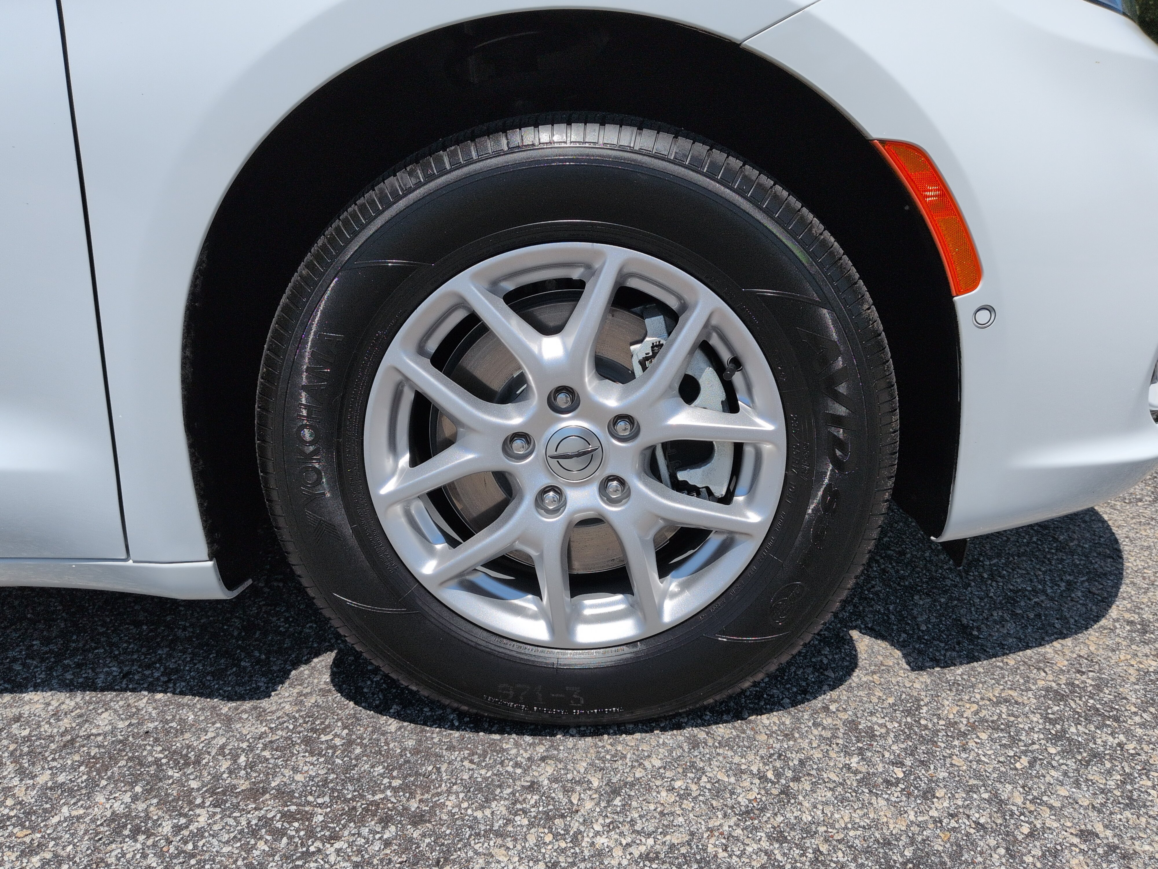 Certified 2025 Chrysler Pacifica Select FWD image 9