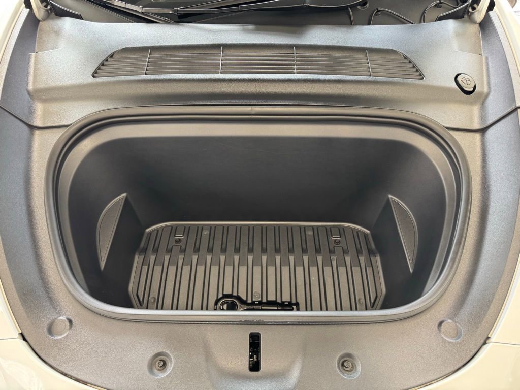 Used 2023 Tesla Model Y Long Range image 11