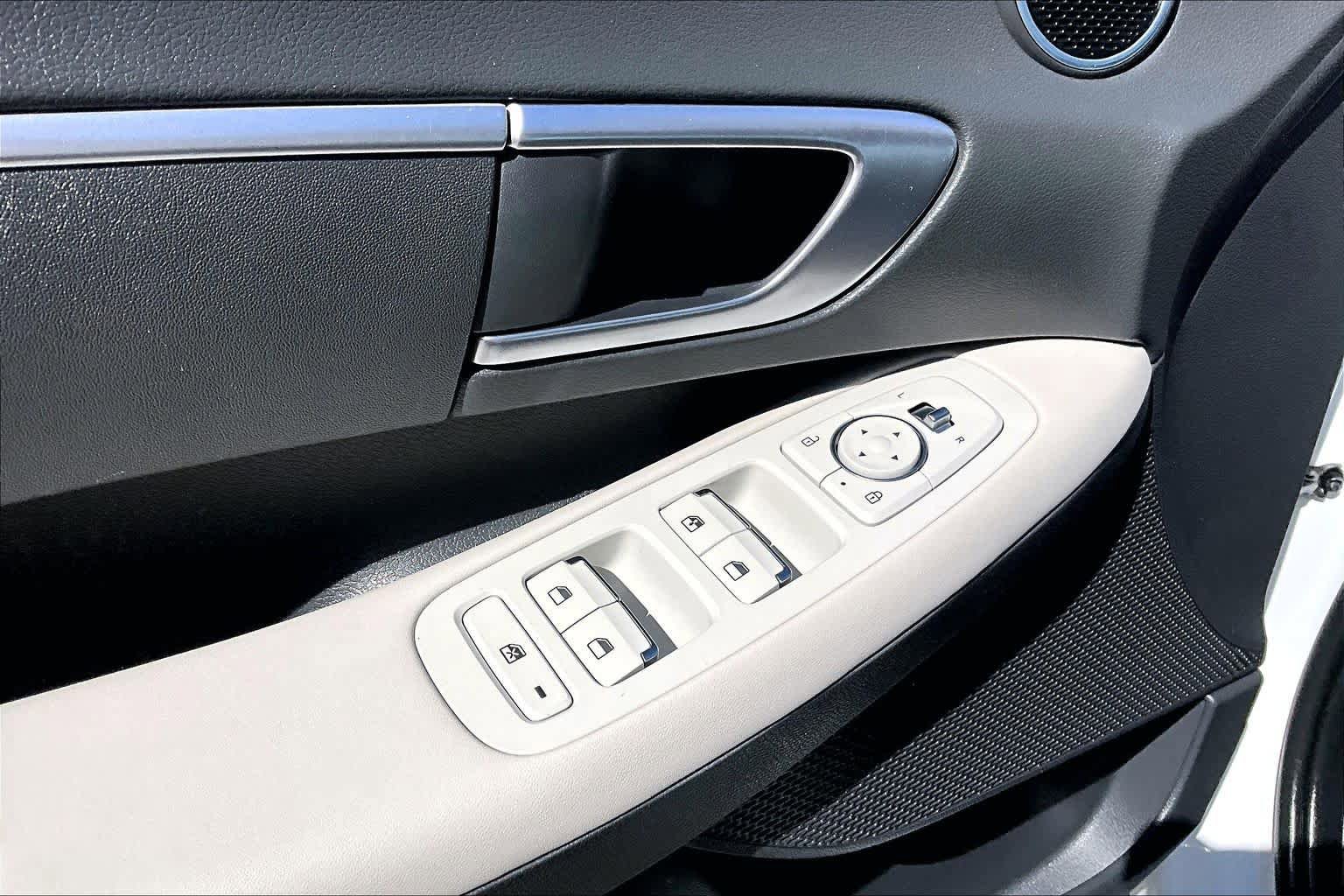 Used 2023 Hyundai Sonata SE FWD image 31