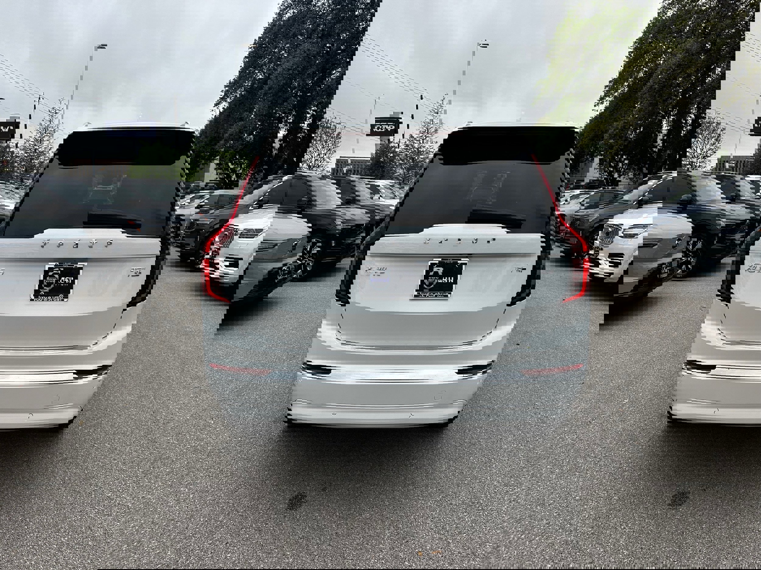 New 2025 Volvo XC90 T8 Plus w/ Protection Package Premier image 5