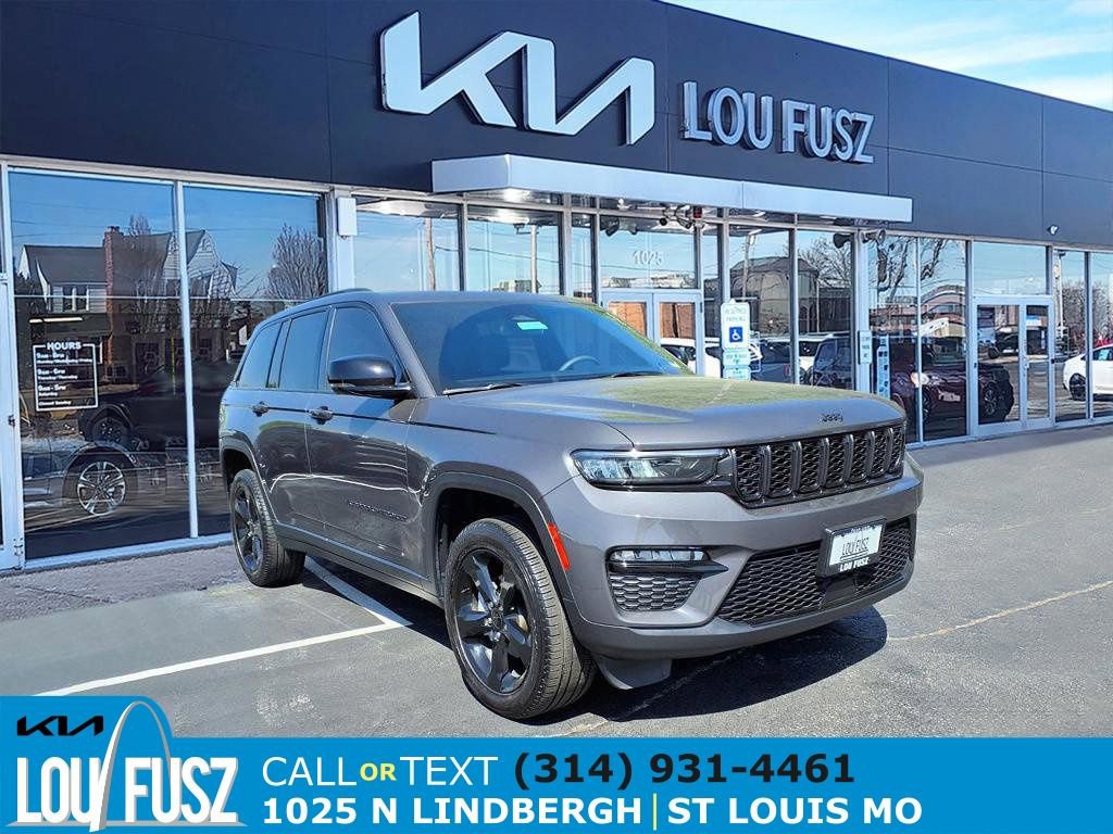 Used 2024 Jeep Grand Cherokee Limited w/ Black Appearance Package