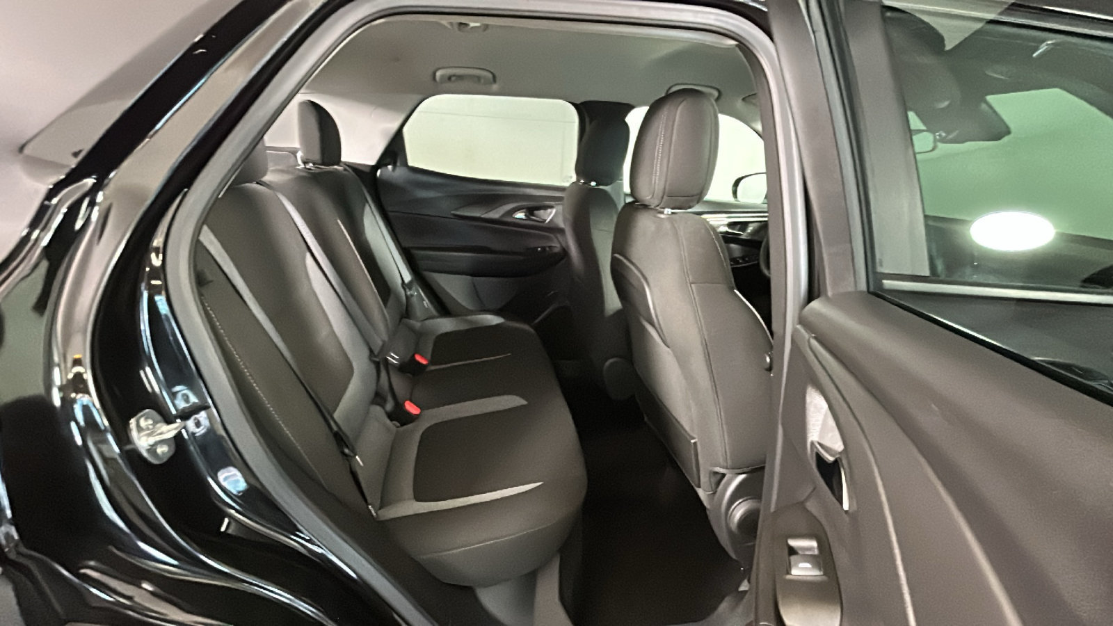 Used 2025 Chevrolet TrailBlazer LT AWD/4WD image 34