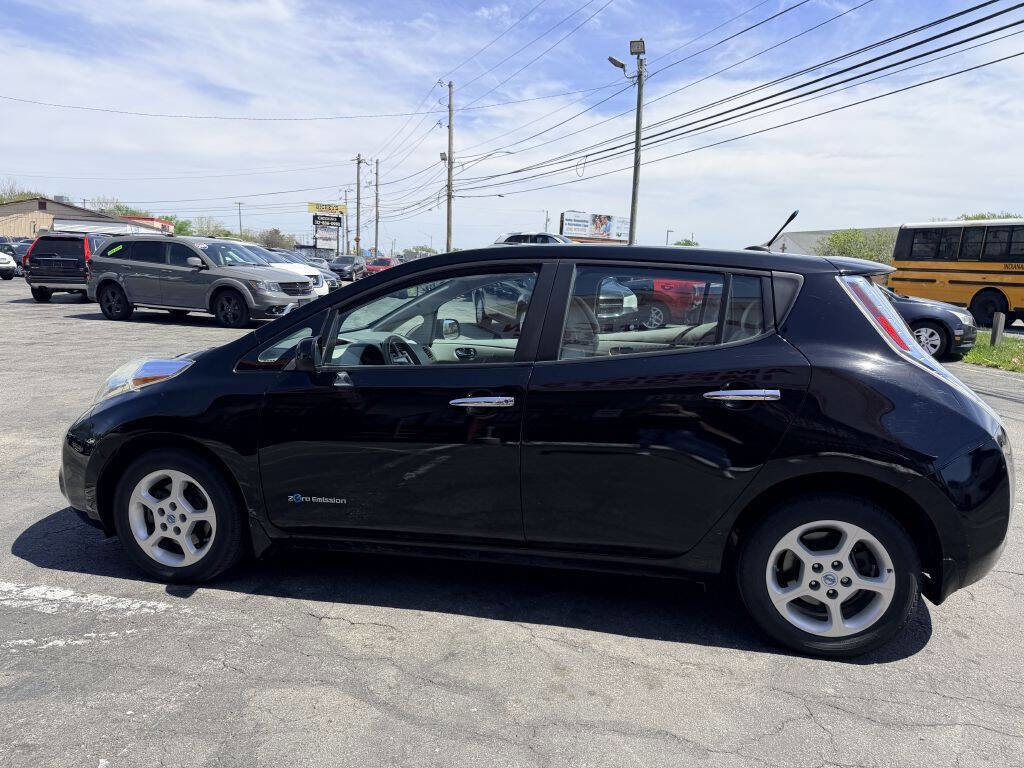 Used 2014 Nissan Leaf SV w/ Premium Package FWD image 3