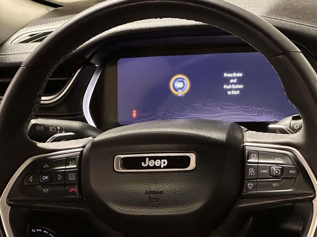 Used 2023 Jeep Grand Cherokee Limited w/ Black Appearance Package image 19
