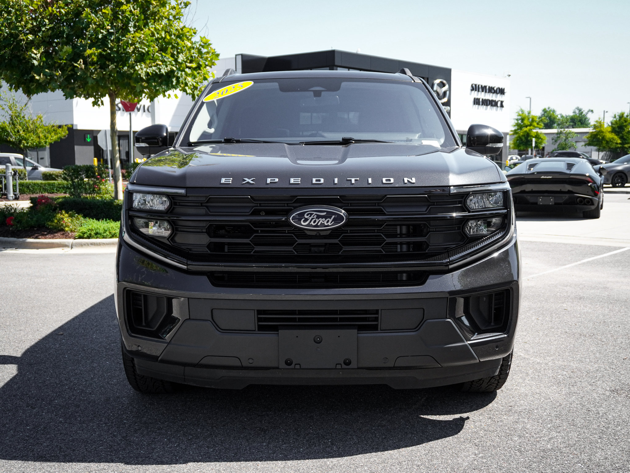 Used 2025 Ford Expedition Active AWD/4WD image 3