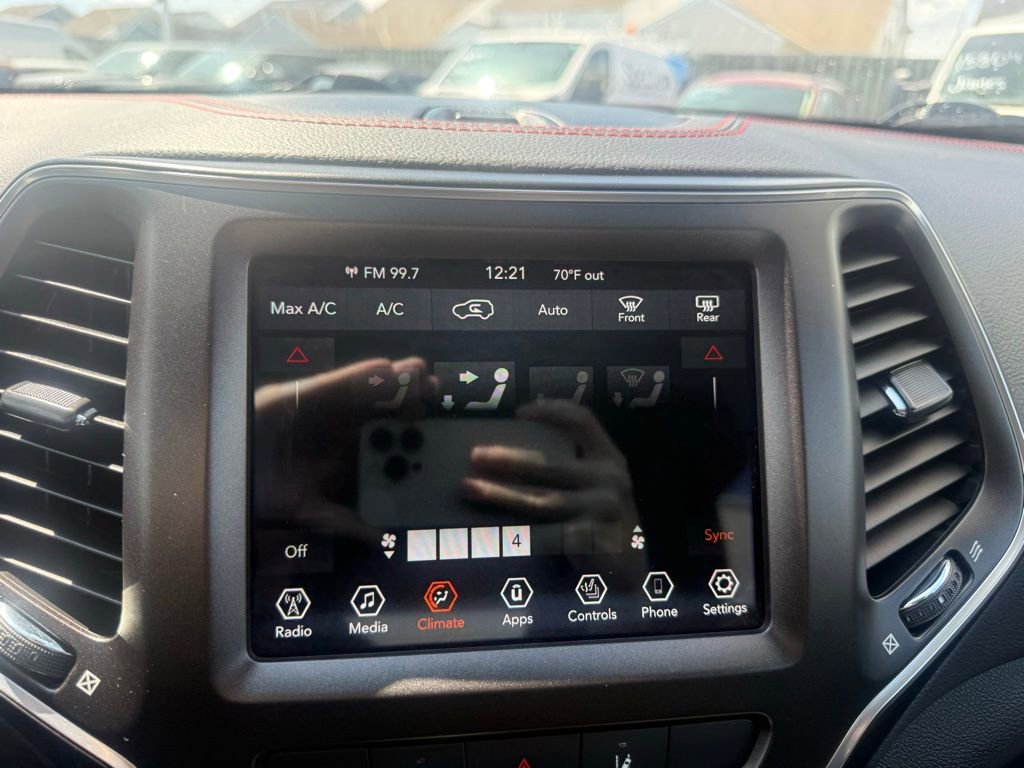 Used 2022 Jeep Cherokee Trailhawk w/ Premium Leather Package AWD/4WD image 23