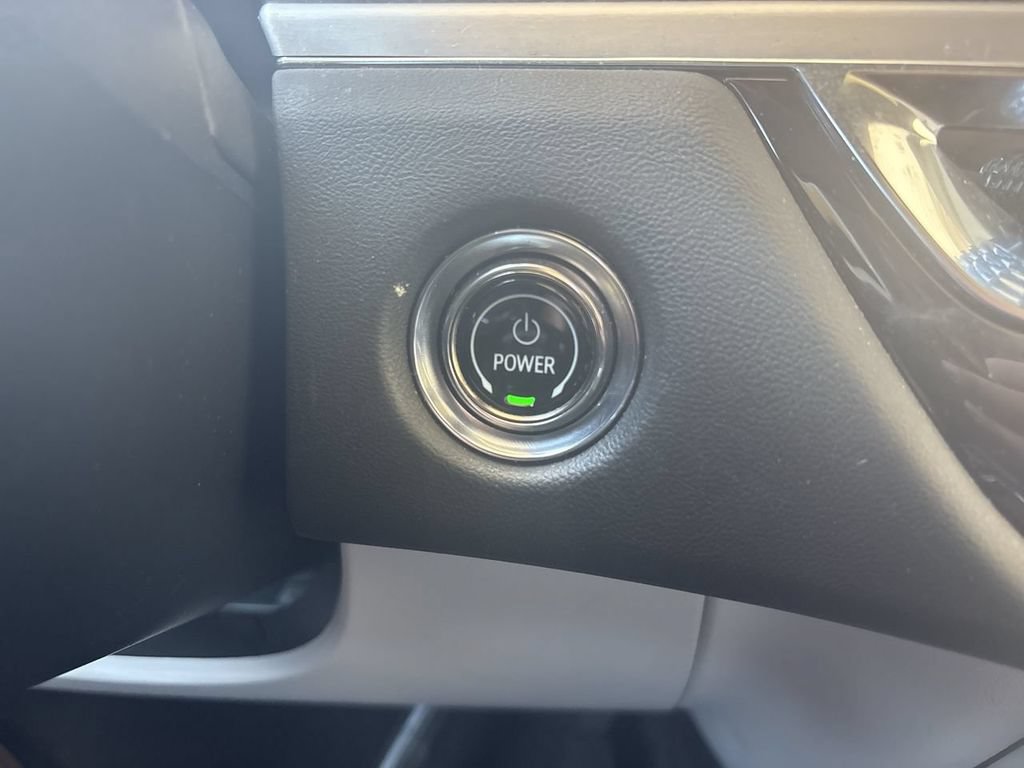 Certified 2024 Cadillac Lyriq Luxury AWD/4WD image 17