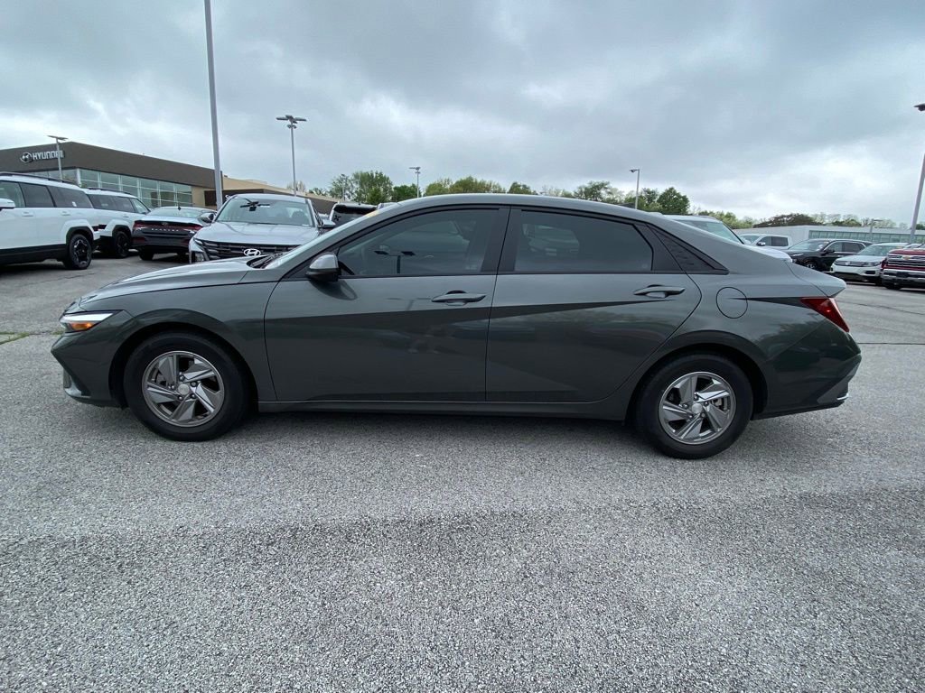 Used 2024 Hyundai Elantra SE image 4