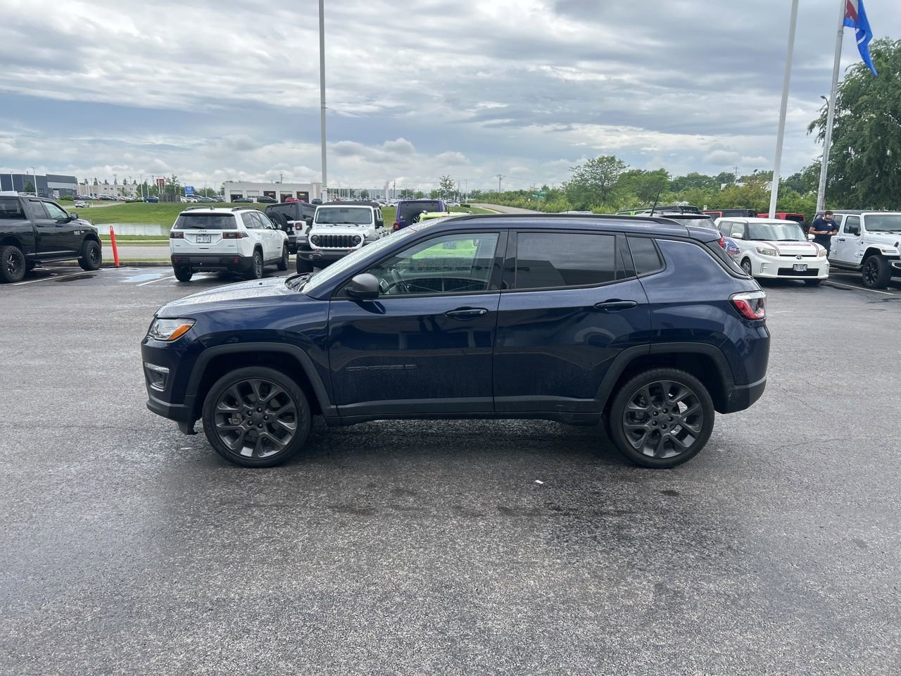 Used 2021 Jeep Compass Latitude AWD/4WD image 2
