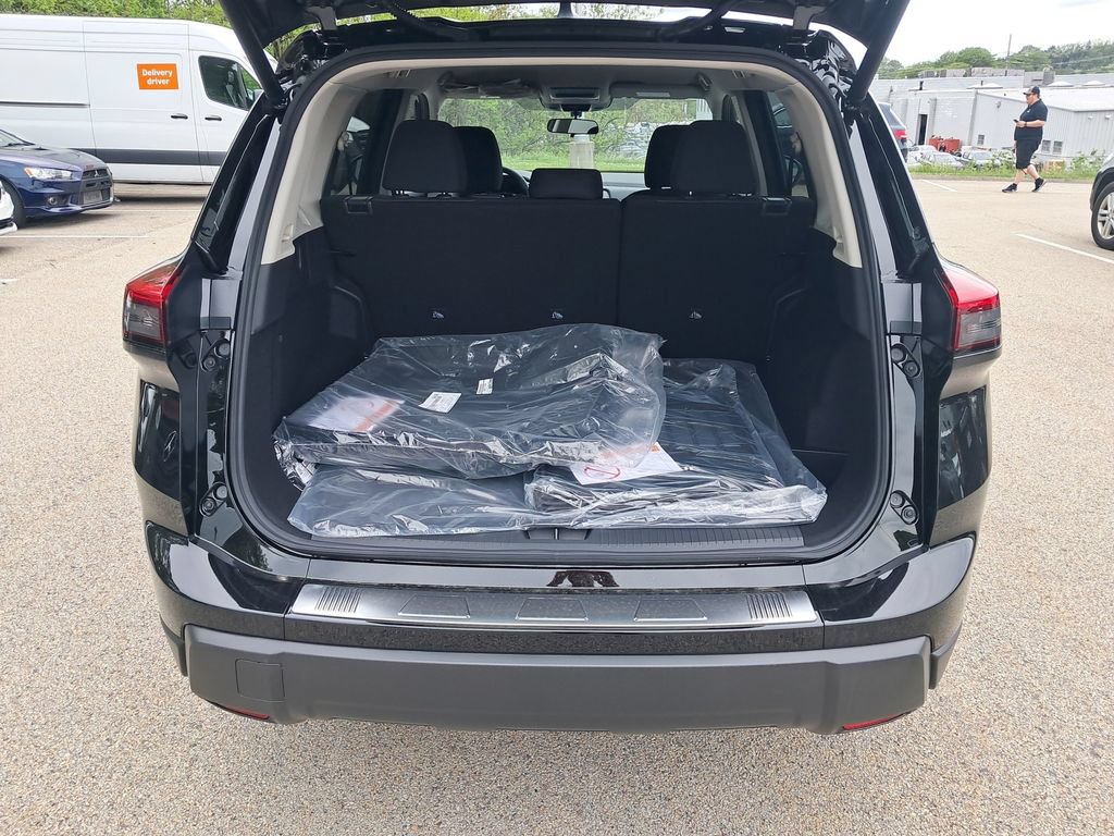 New 2026 Nissan Rogue SV w/ Cold Weather Package AWD/4WD image 24