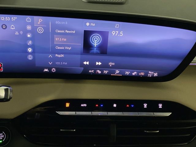 Used 2025 Buick Enclave Preferred AWD/4WD image 18