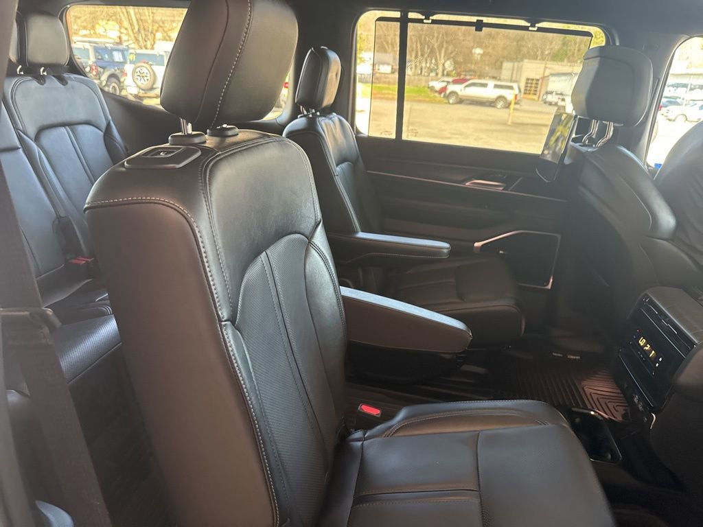 Used 2023 Jeep Wagoneer Series III w/ Premium Group I AWD/4WD image 24