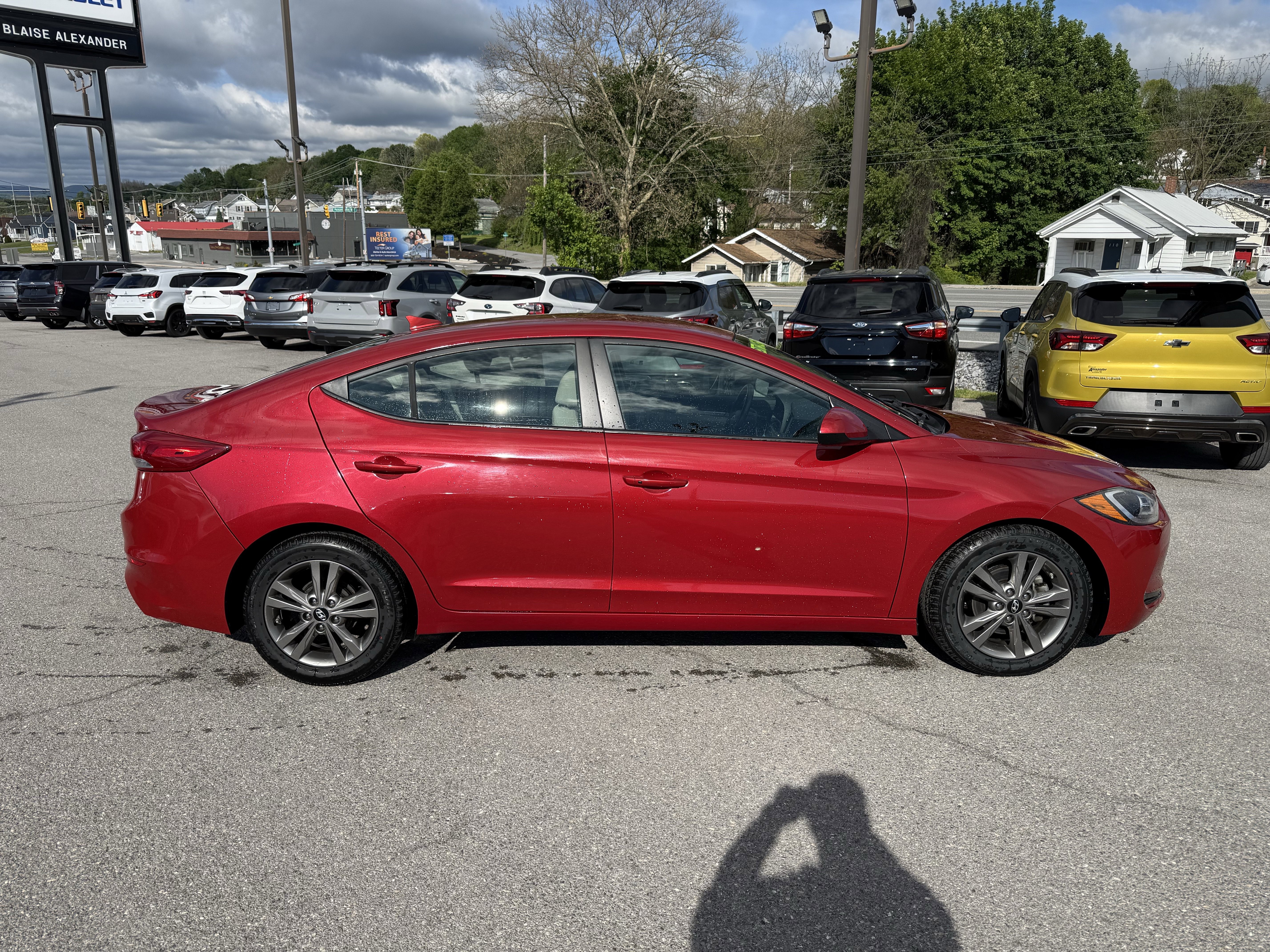 Used 2017 Hyundai Elantra SE w/ SE A/T Tech Package 03 FWD image 2