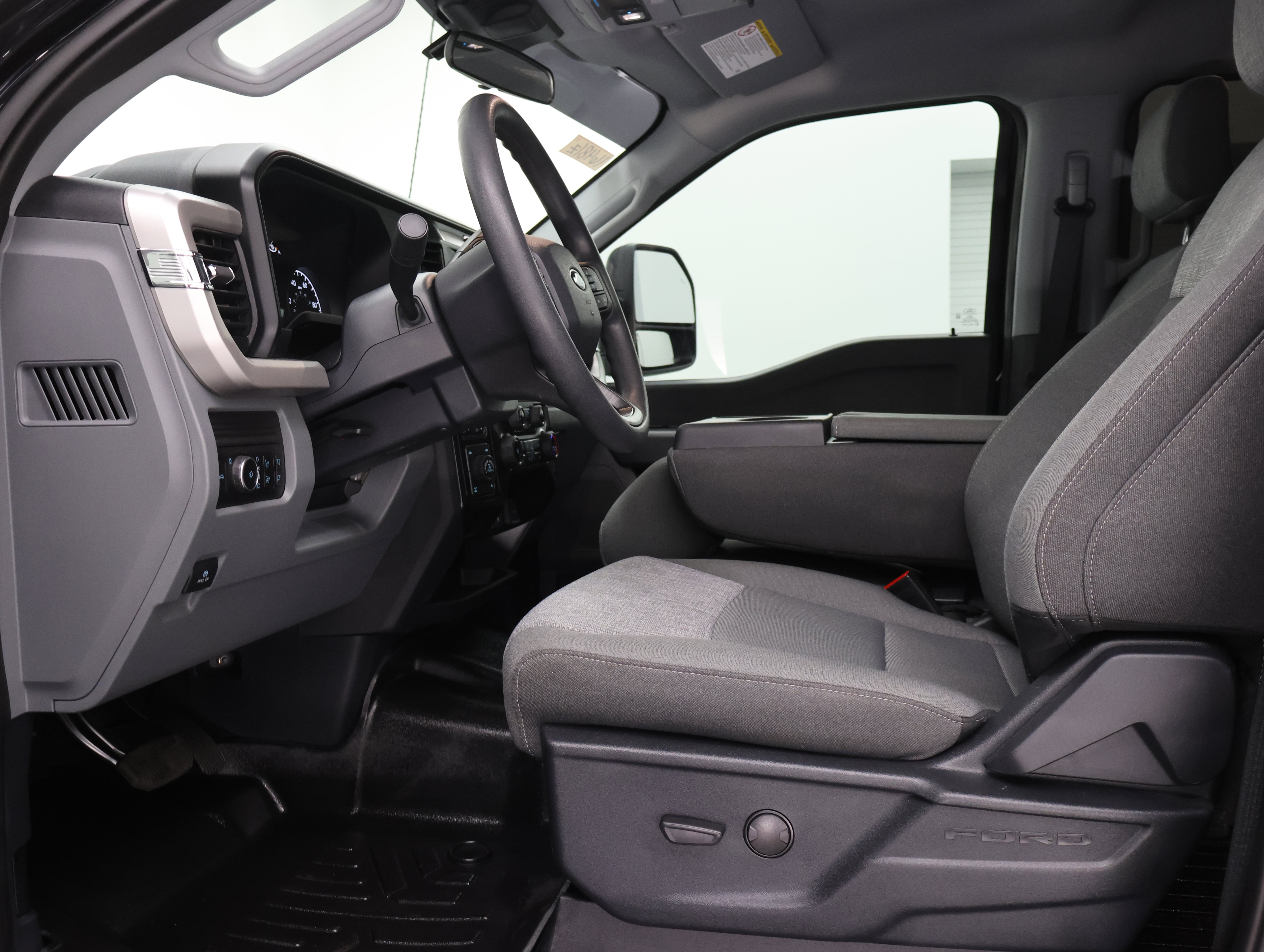 Used 2025 Ford F350 XLT w/ Tremor Off-Road Package AWD/4WD image 8