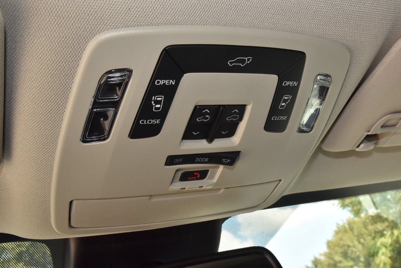 Used 2025 Toyota Sienna XLE FWD image 33