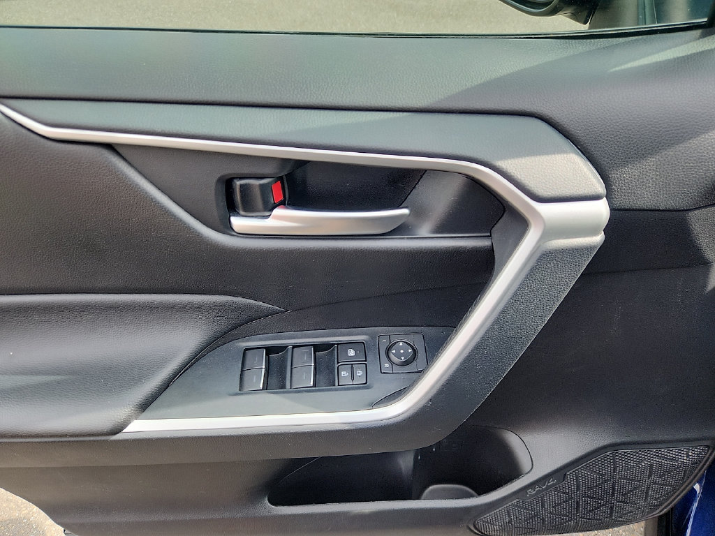 Certified 2025 Toyota RAV4 XLE FWD image 13
