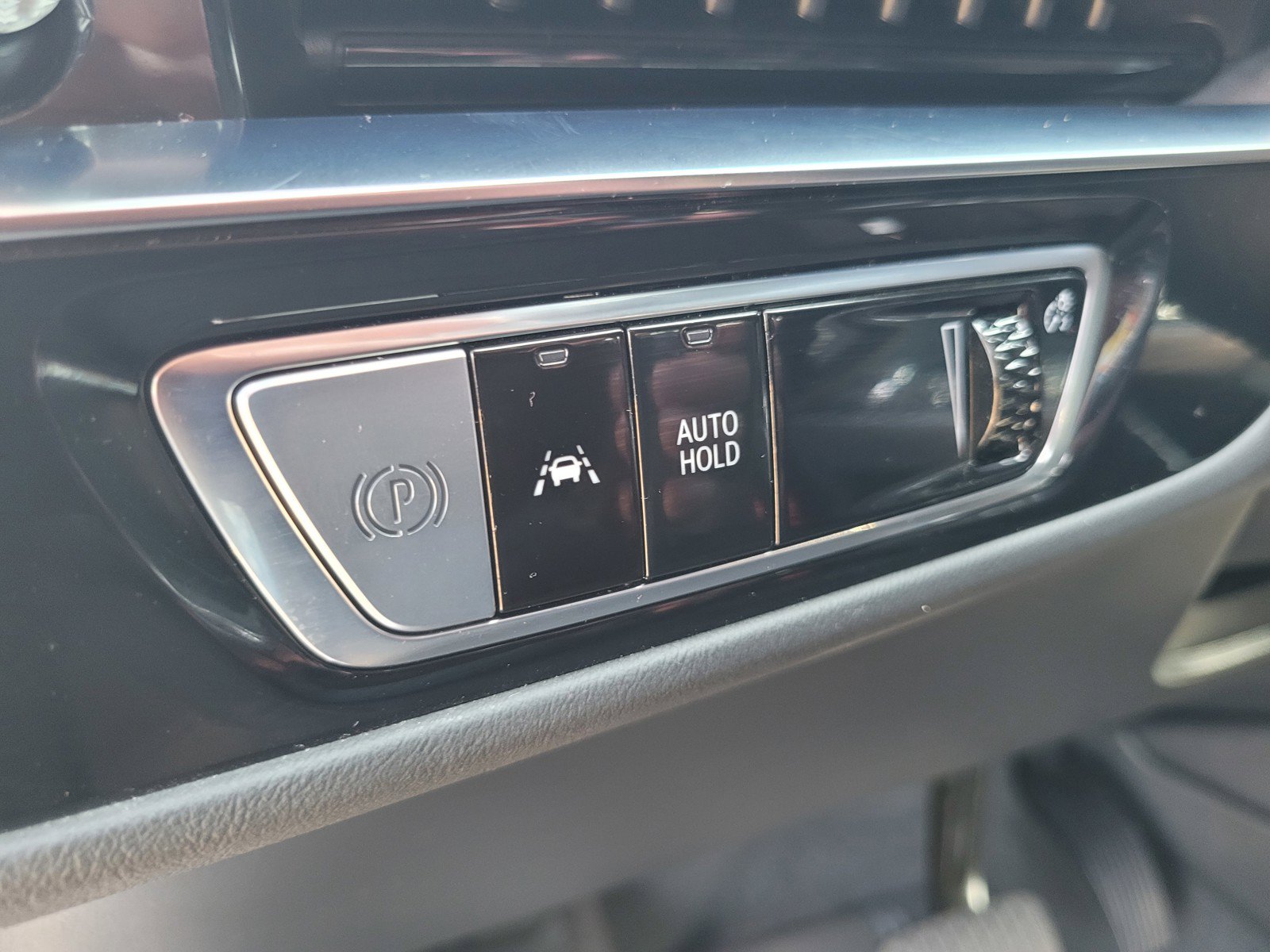 Certified 2025 Cadillac Lyriq Luxury w/ LPO, Floor Liner Package AWD/4WD image 15