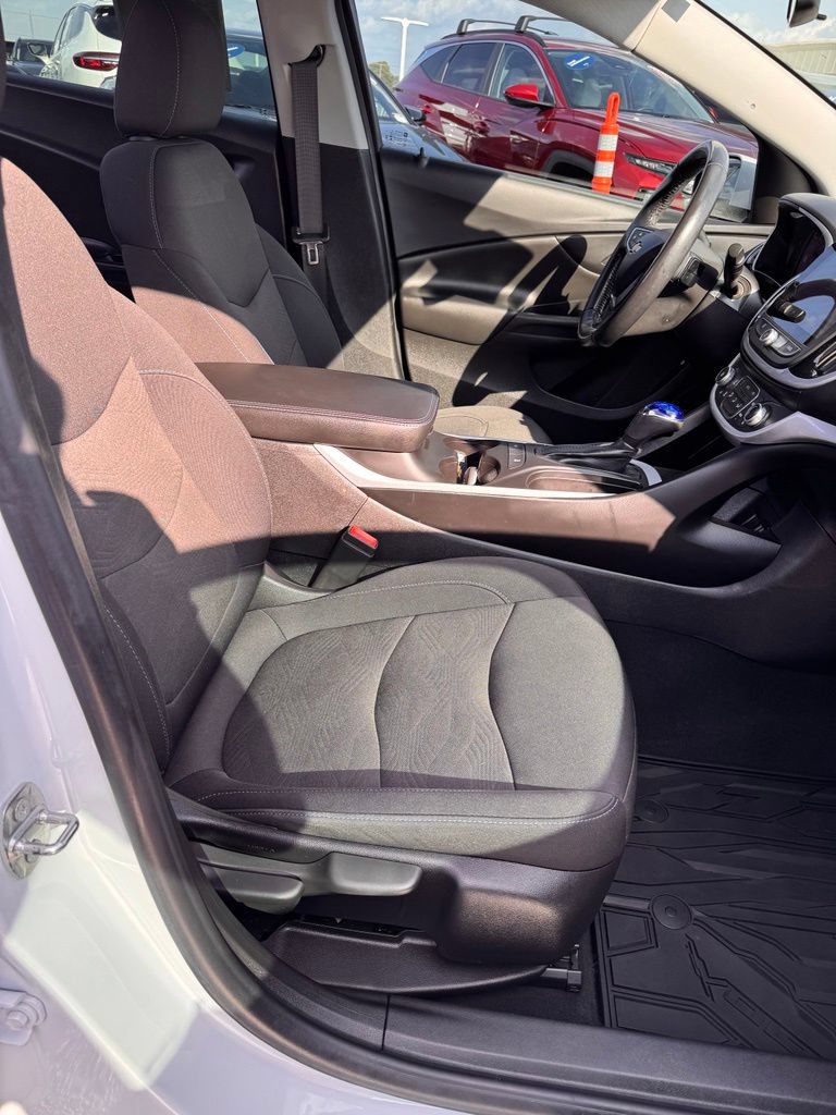 Used 2019 Chevrolet Volt LT w/ Comfort Package FWD image 11
