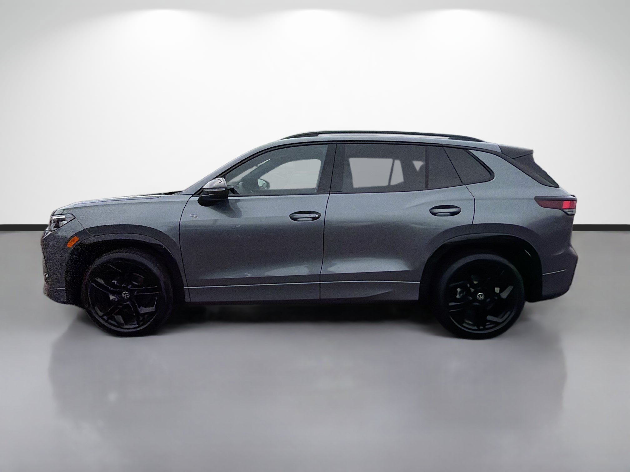 New 2026 Volkswagen Tiguan SE R-Line FWD image 6