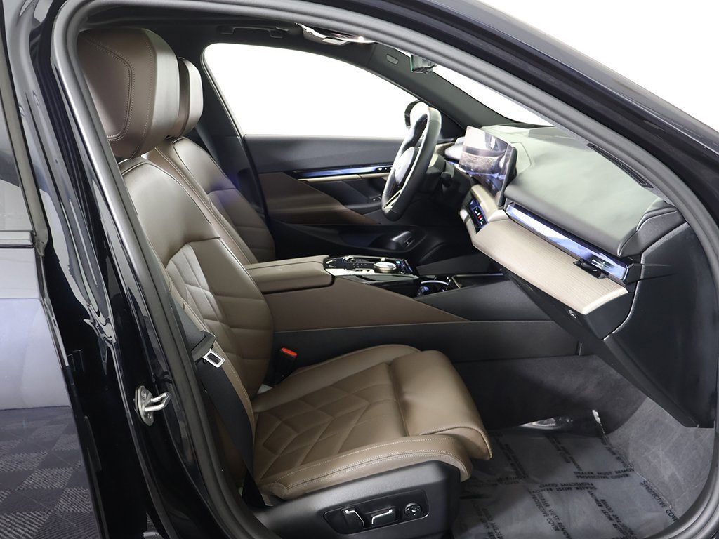 Used 2024 BMW i5 M60 w/ Premium Package image 37
