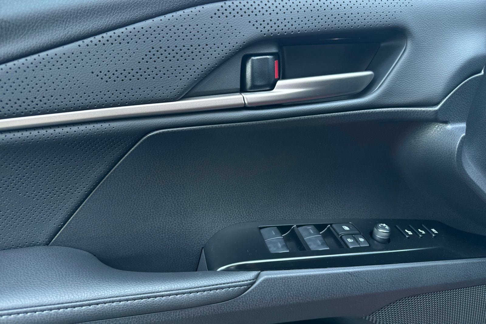 New 2026 Toyota Camry XSE FWD image 10