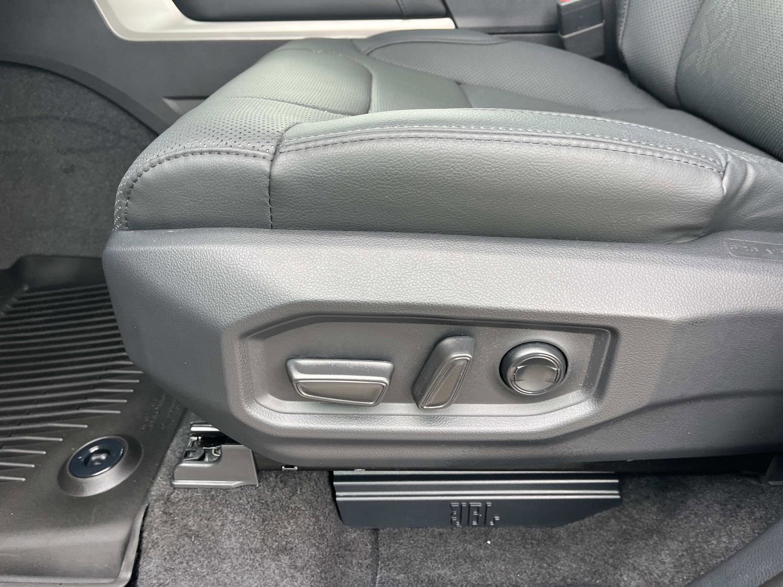 Used 2024 Toyota Tundra Limited image 12