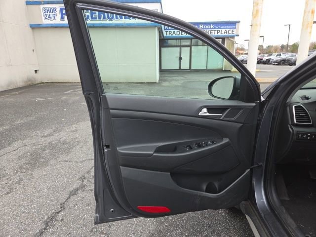 Used 2019 Hyundai Tucson SEL image 16