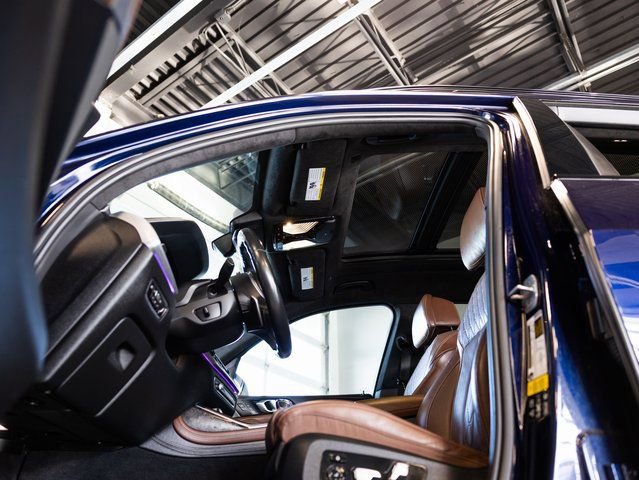 Used 2020 BMW X7 M50i image 10