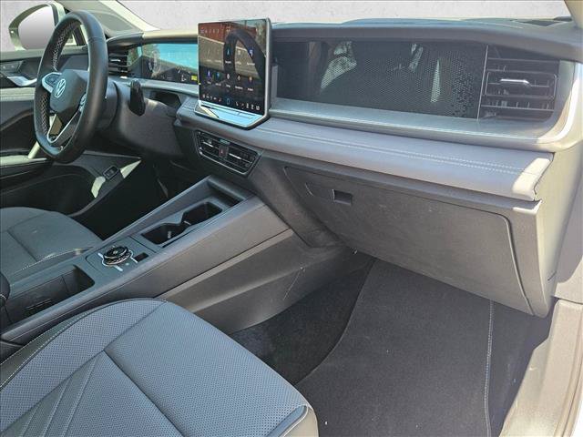 Certified 2025 Volkswagen Tiguan SE FWD image 20