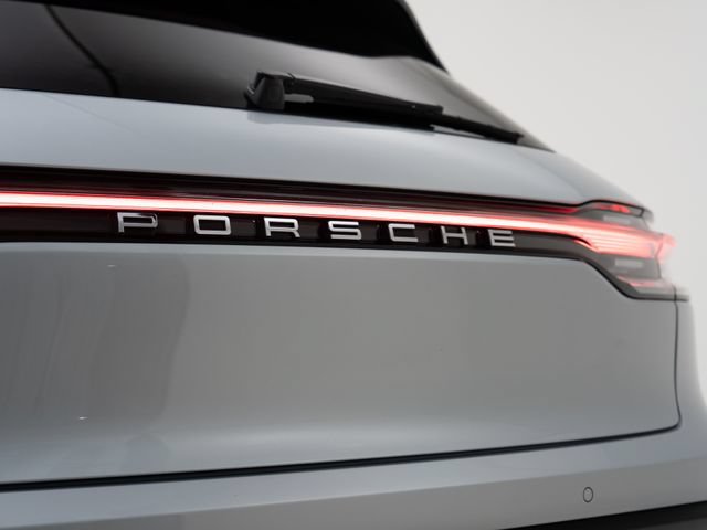 Certified 2026 Porsche Macan AWD/4WD image 9