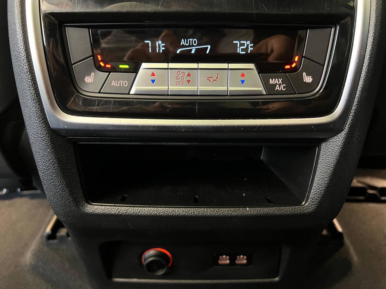 Used 2020 BMW X7 M50i w/ Executive Package image 27