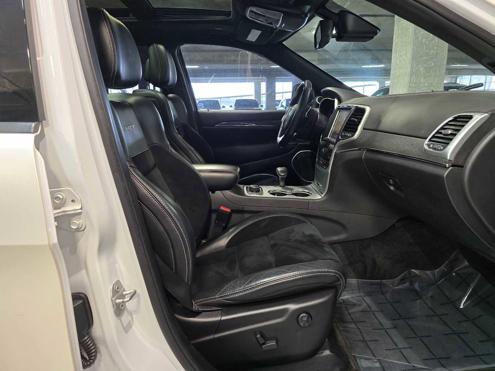 Used 2015 Jeep Grand Cherokee SRT w/ Luxury Group II image 33