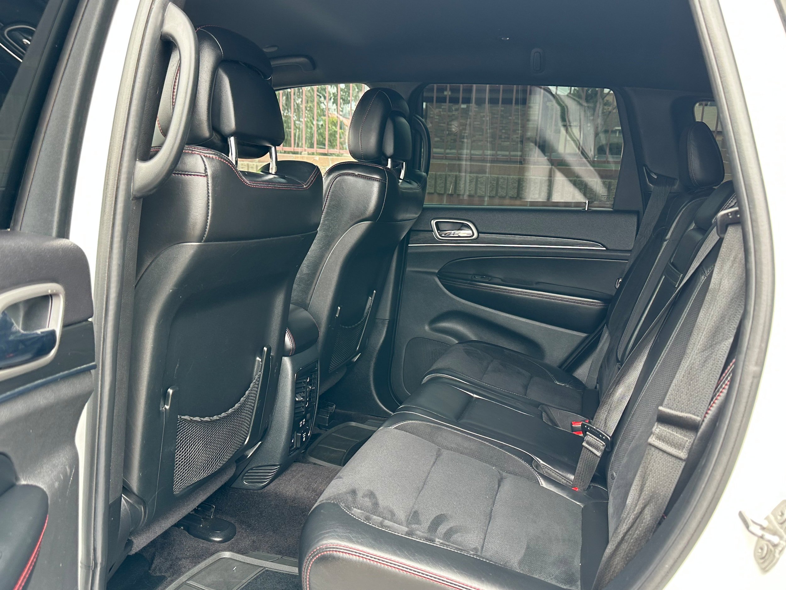 Used 2018 Jeep Grand Cherokee Trailhawk AWD/4WD image 7