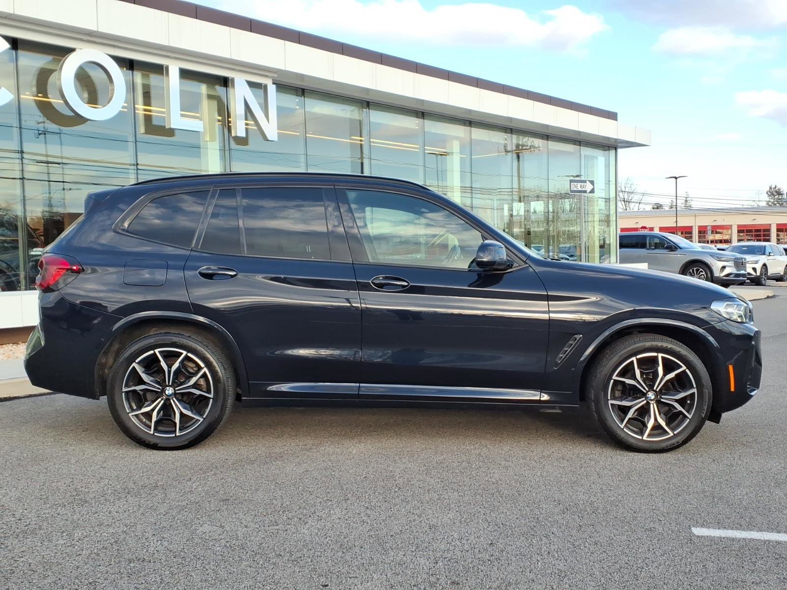 Used 2023 BMW X3 xDrive30i w/ M Sport Package image 3