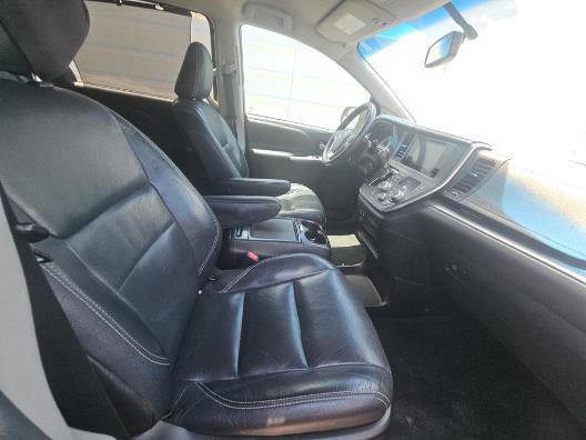 Used 2017 Toyota Sienna SE FWD image 7