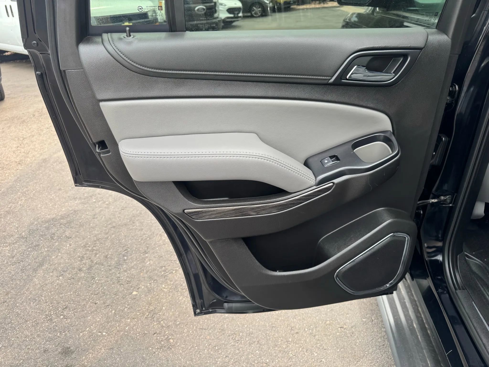 Used 2019 Chevrolet Tahoe LT w/ Luxury Package AWD/4WD image 17