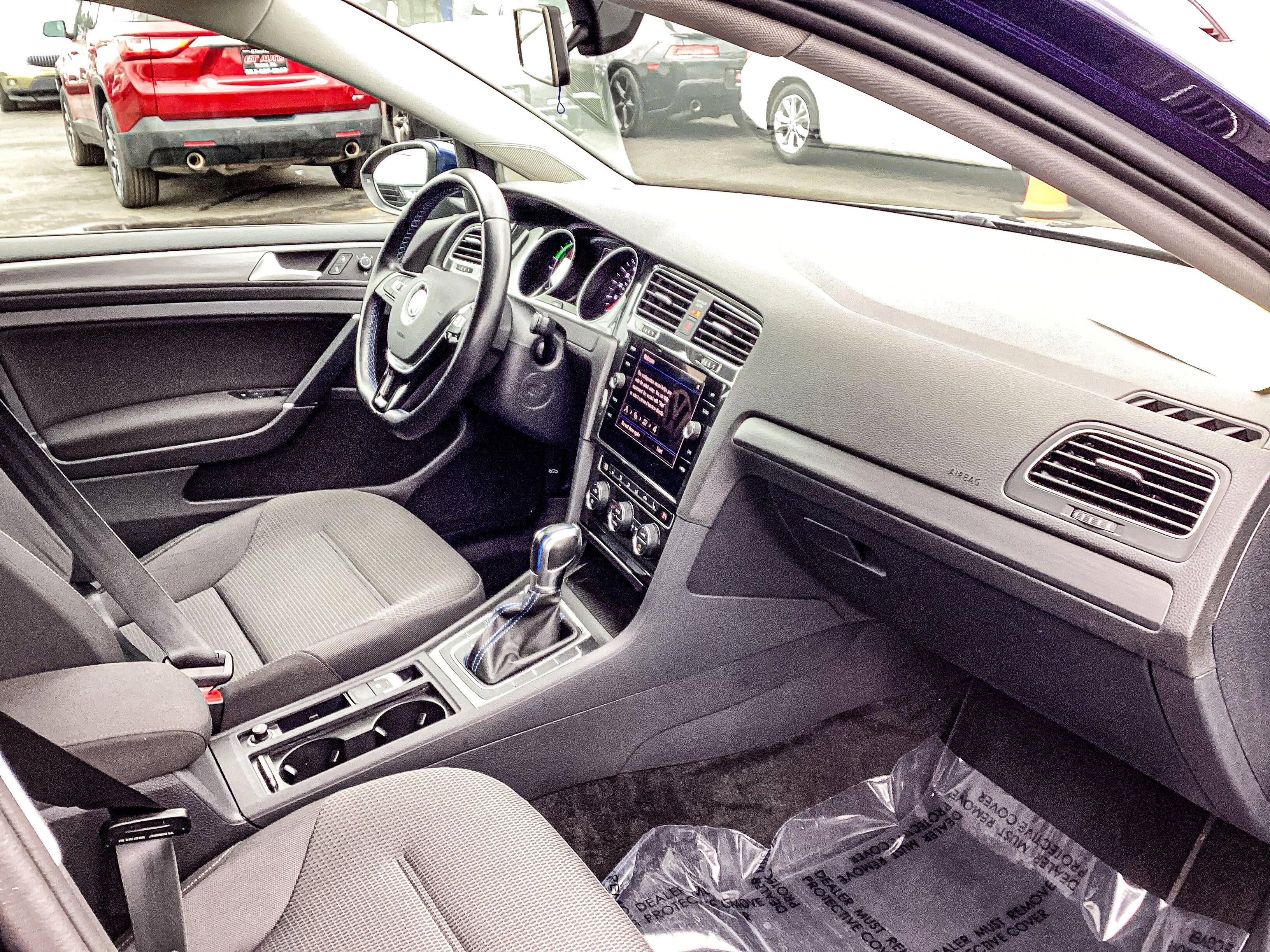 Used 2019 Volkswagen e-Golf SE w/ Driver Assistance Package image 12