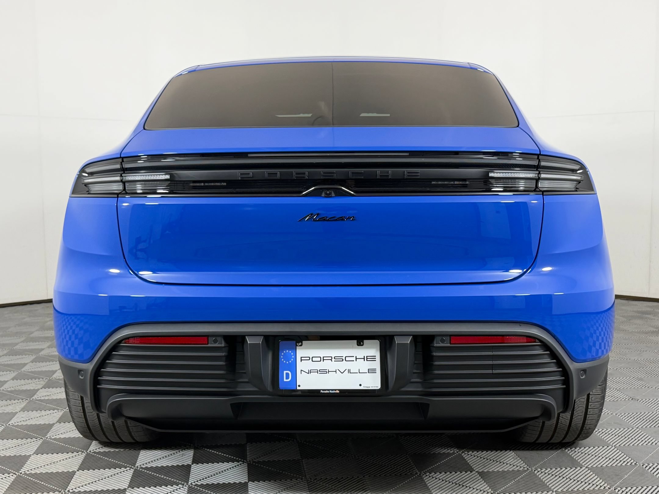 Used 2026 Porsche Macan Electric RWD image 11