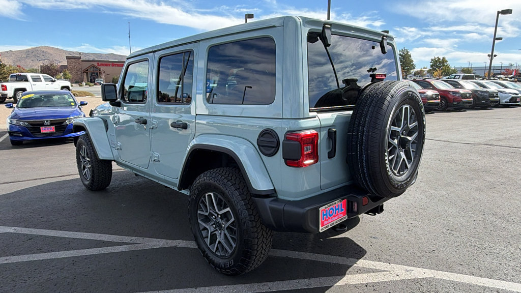 Used 2024 Jeep Wrangler Unlimited Sahara AWD/4WD image 5