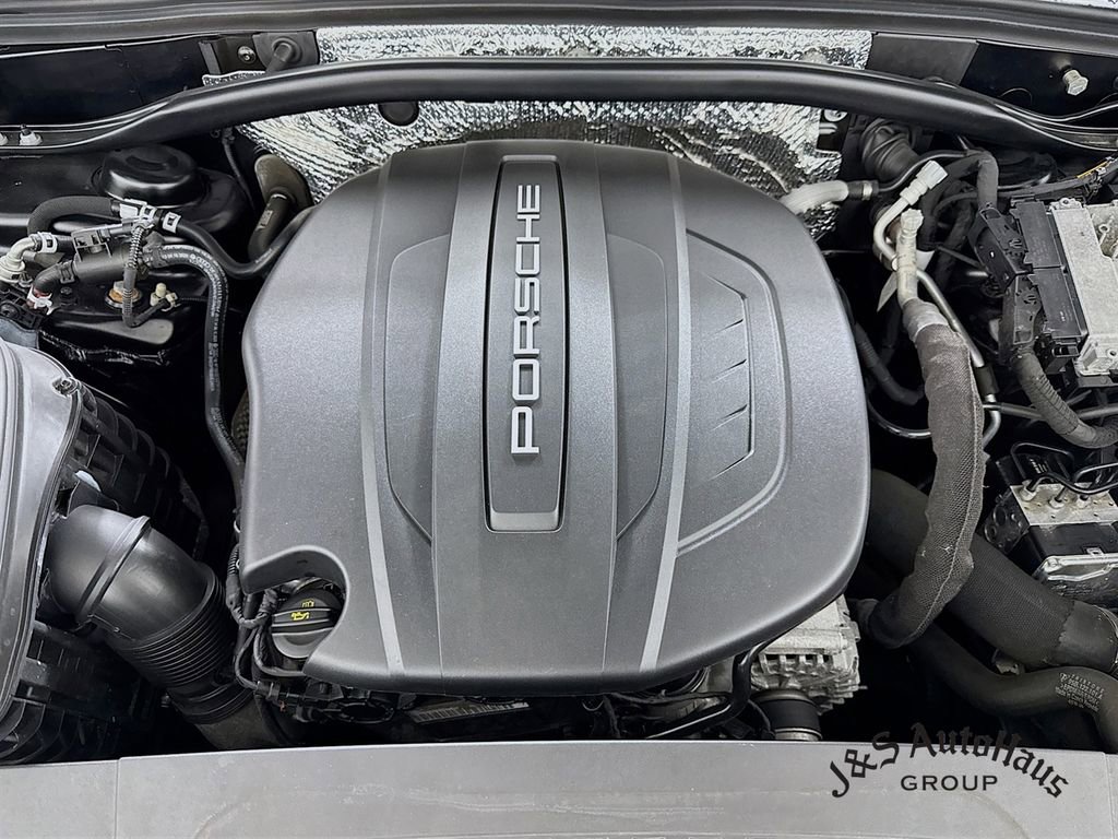 Used 2021 Porsche Macan image 36