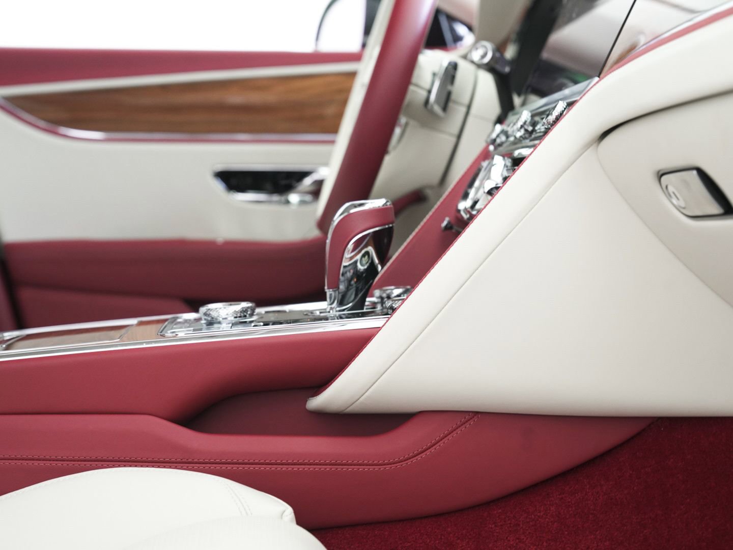 Used 2023 Bentley Flying Spur V8 image 50