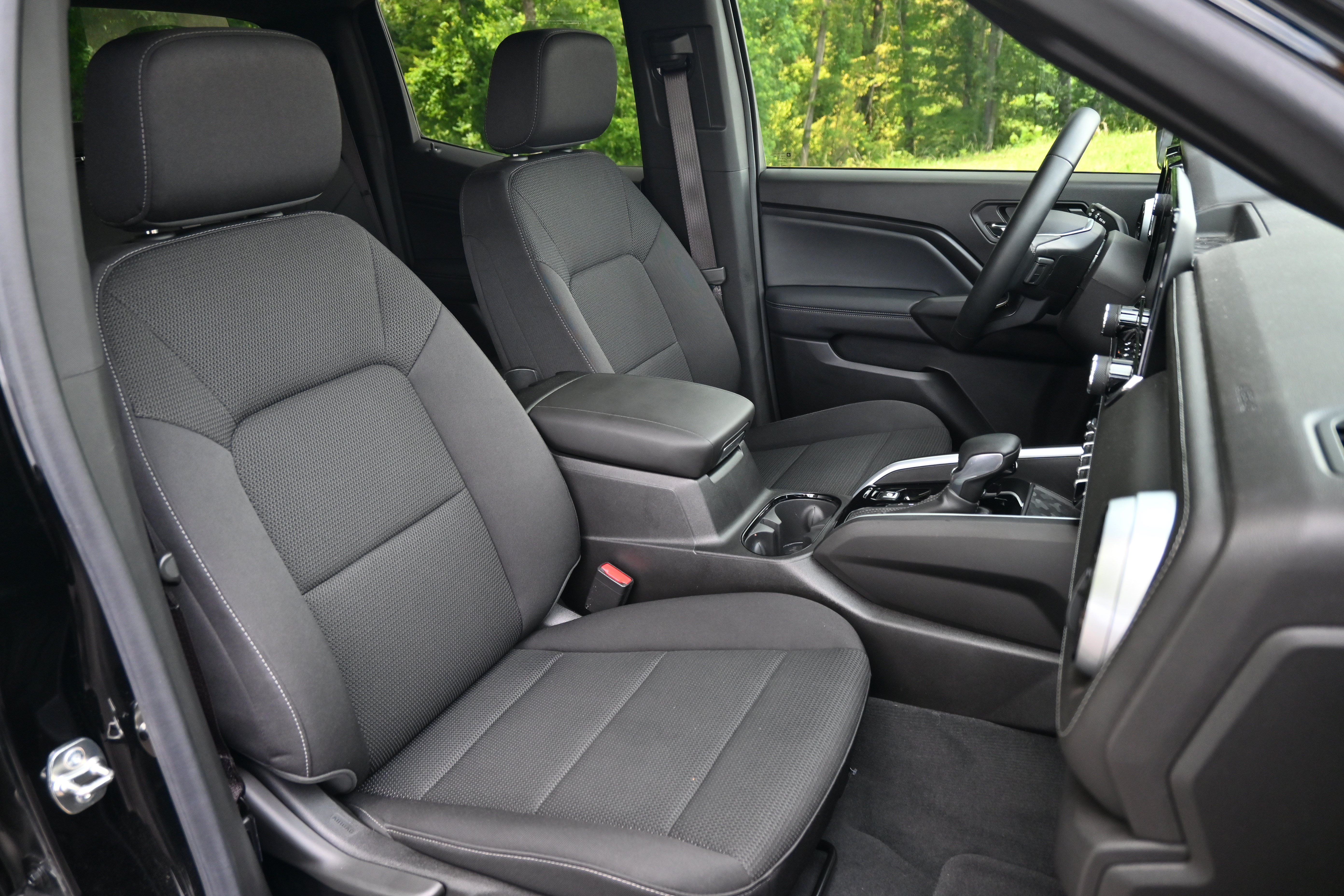 Used 2024 Chevrolet Colorado LT AWD/4WD image 30