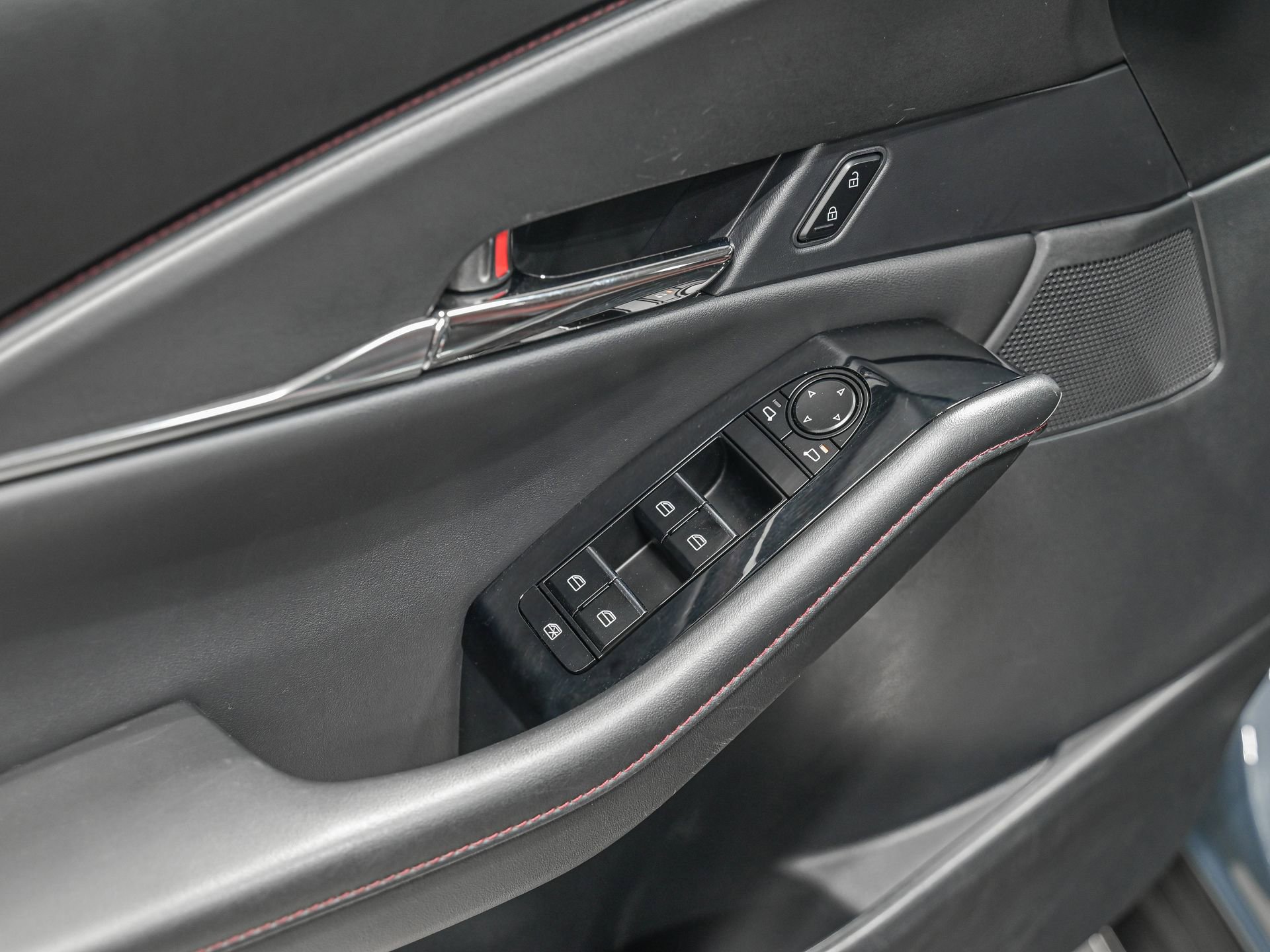 Used 2024 MAZDA CX-30 AWD 2.5 S w/ Preferred Package image 12