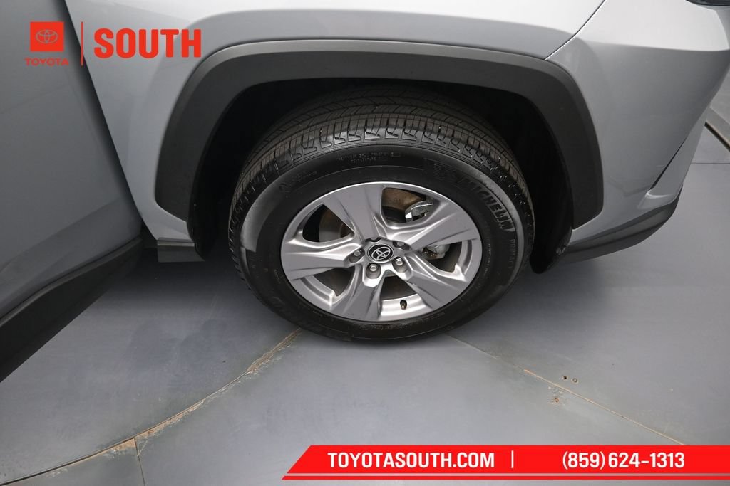 Used 2025 Toyota RAV4 XLE AWD/4WD image 32